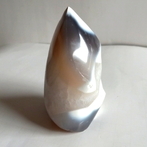 Blue & White Orca Agate and Clear Crystal Flame Carving. - Picture 3 of 6